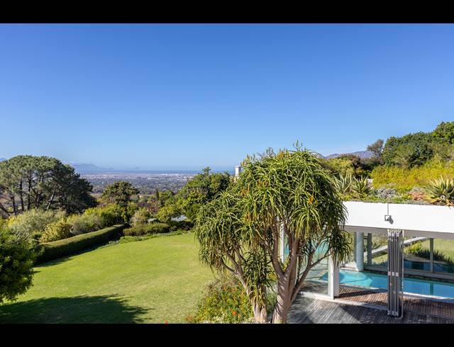7 BEDROOM FREESTANDING TO LET IN CONSTANTIA